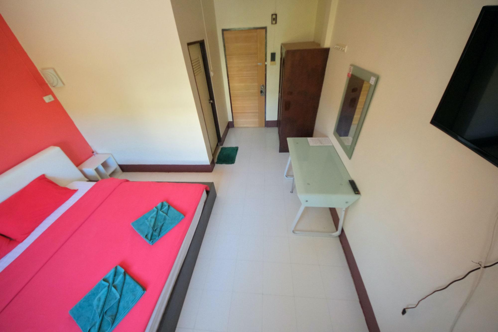 Pineapple Guesthouse Karon Exterior foto