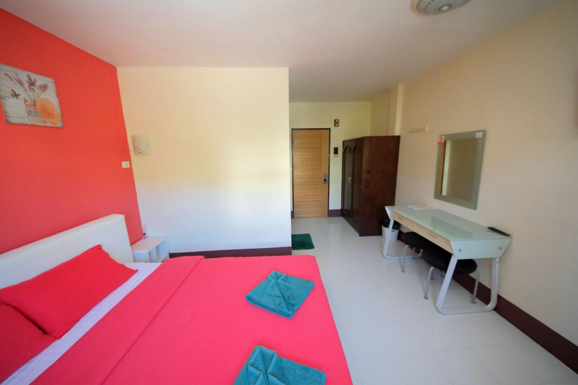 Pineapple Guesthouse Karon Exterior foto