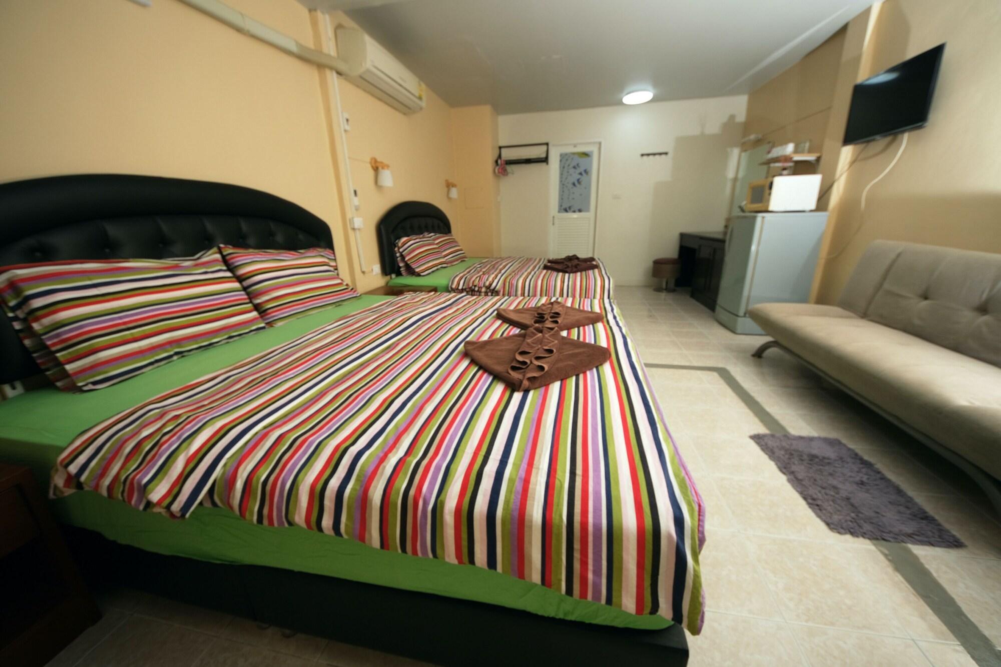 Pineapple Guesthouse Karon Exterior foto