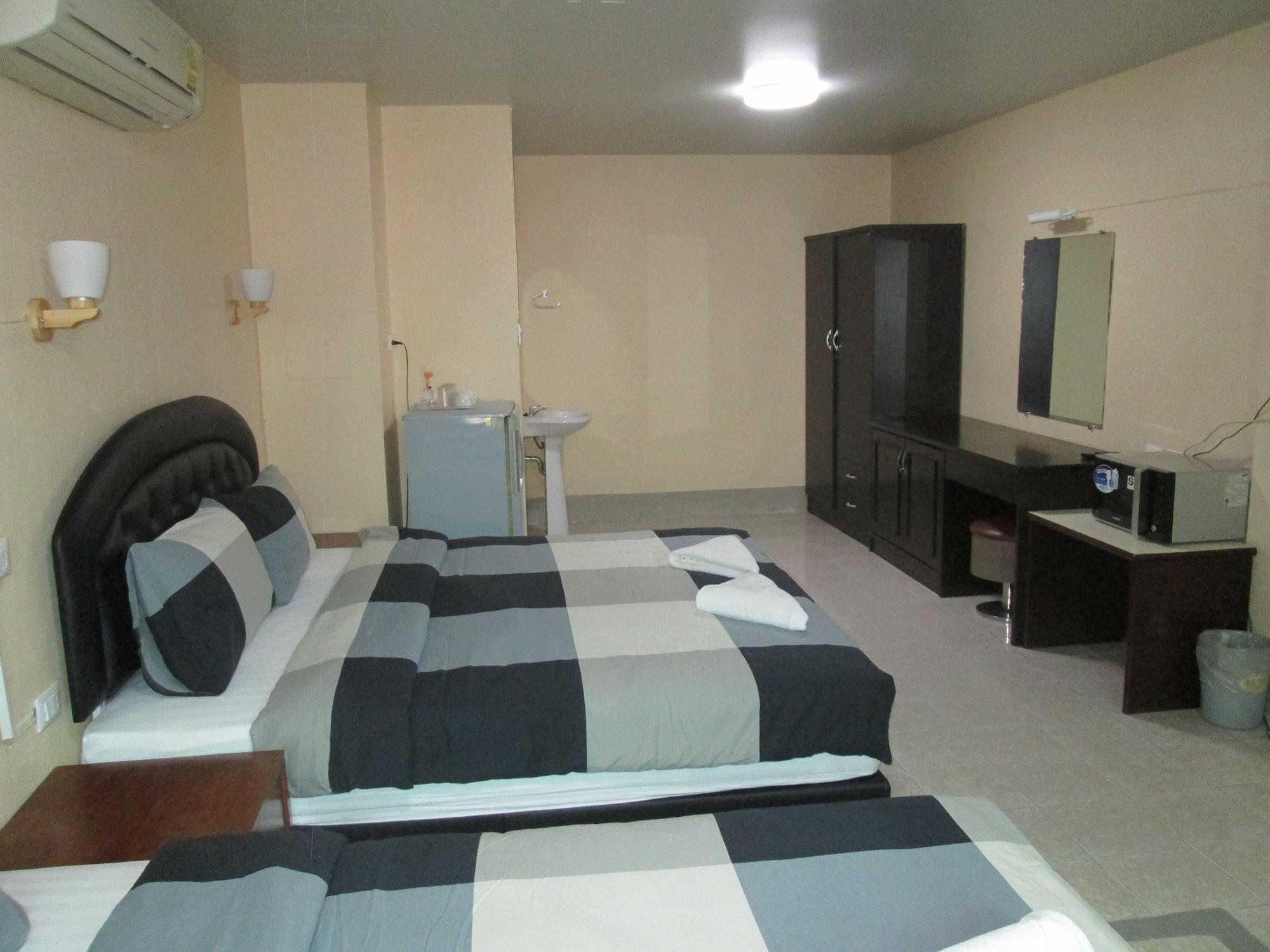 Pineapple Guesthouse Karon Exterior foto